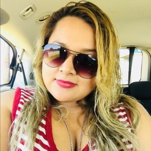 Meet your Posher, Alejandra